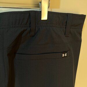 Under Armour Golf Men's jet black performance flat front Pants 42 x 34 EUC